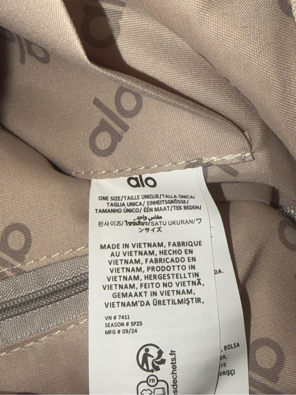 ALO YOGA Cream Shoulder/Crossbody Bag with Ruched Strap - Picture 14 of 16